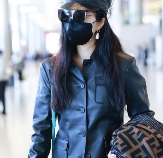 范冰冰出席时尚盛典,流苏裙配驴蹄靴审美翻车,生图暴露身材短板