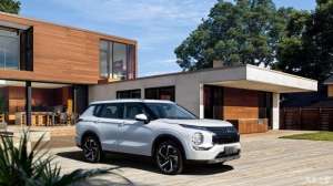 小汽车几年一审(小型轿车几年年检一次？私家车年审车辆时间规定)