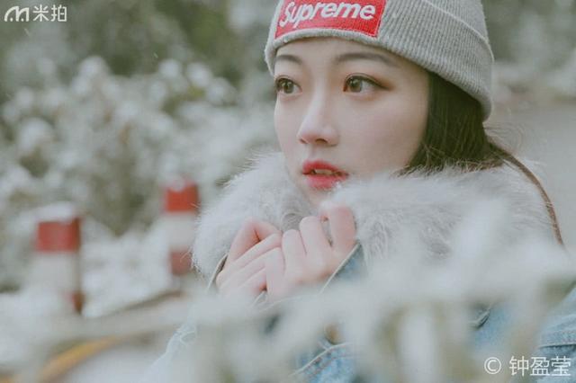 超漂亮女模特雪地里拍写真,美的就像天上的仙子