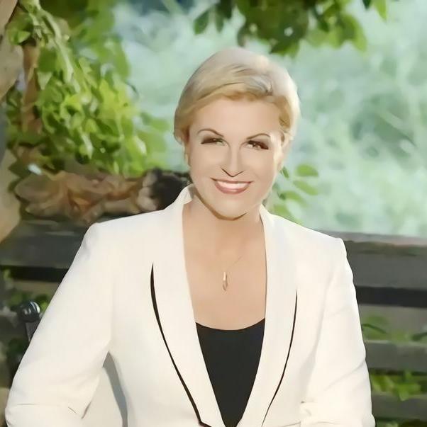 克罗地亚美女总统,身材傲人被喷胸大,做出六大惊世举动,爱足球