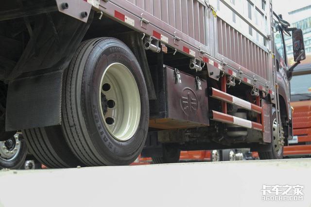 6米8载货车天花板！290马力六缸机解放JK6上线，AMT带液缓