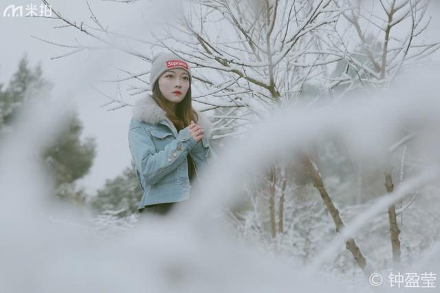 超漂亮女模特雪地里拍写真,美的就像天上的仙子