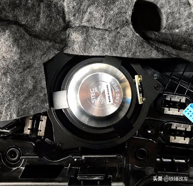 西安至乐汽车音响改装俱乐部奔驰C200L汽车音响升级史泰格专用喇