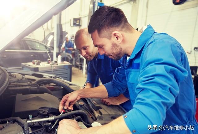 汽车熄火的状态下踩油门,汽油真的会进入发动机吗?