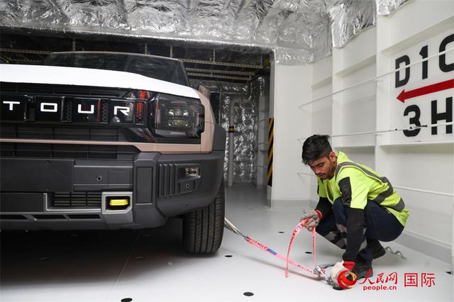 中远海运LNG双燃料汽车船“闽江口”轮首航阿联酋