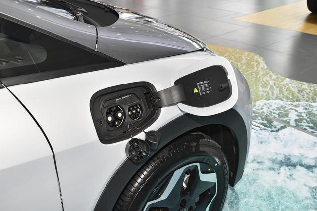 建议家里第二辆车买纯电动,推荐这两款,颜值高、品牌强,还不贵