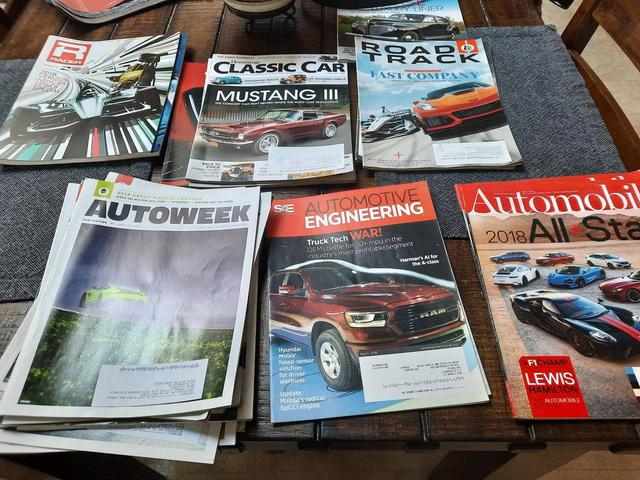 “纯”汽车爱好者们,在国内还能订到哪些汽车杂志?