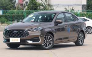 汽车开大灯费油吗(福特福睿斯真实油耗被晒，车主坦言：对于女司机而言还是够用的)