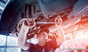 汽车汽油燃烧(汽车熄火的状态下踩油门，汽油真的会进入发动机吗？)