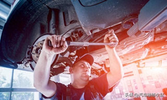 汽车熄火的状态下踩油门,汽油真的会进入发动机吗?