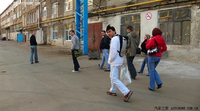 河北小伙娶小12岁乌克兰绝色美女,结婚11年后,妻子出轨波兰农民