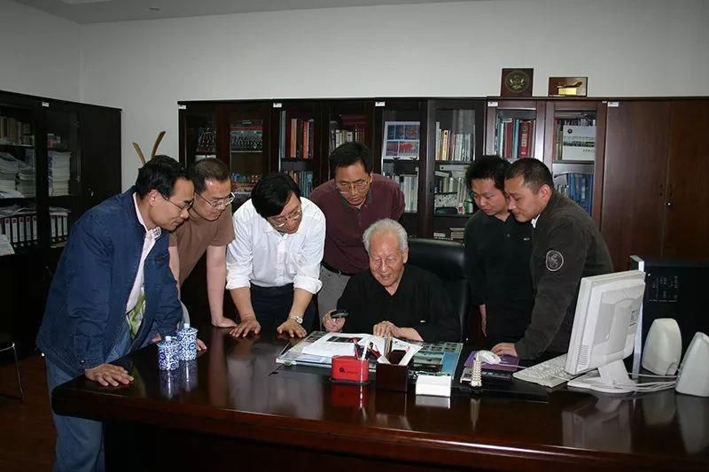 送别黄旭华院士!今天再读一次他的故事