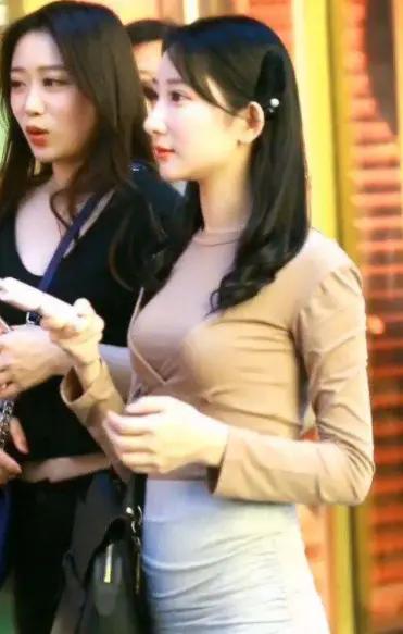 冷艳丰满美女的制服诱惑,性感娇俏肥胸翘臀,楚楚动人!