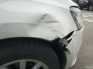 换汽车前保险杠多少钱(车子买了3年，换了3次前保险杠和右叶子板，看看修了多少钱)