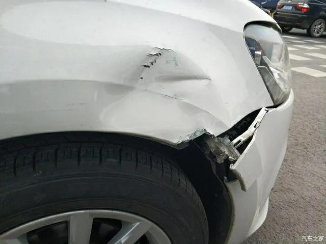 车子买了3年,换了3次前保险杠和右叶子板,看看修了多少钱