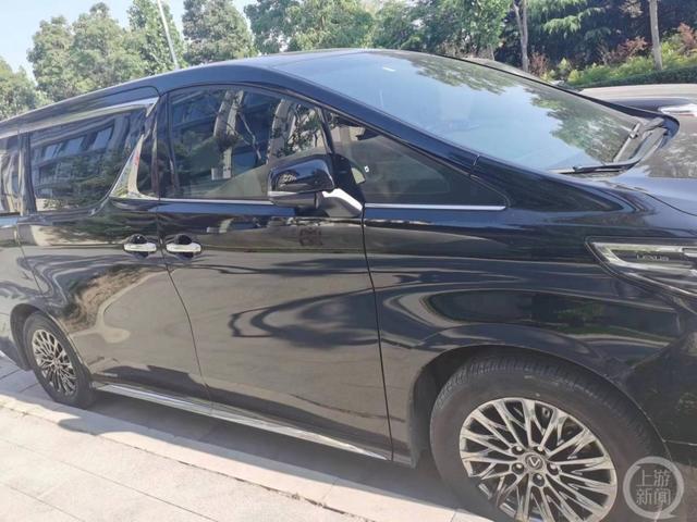 一套太阳膜收费40万元?车主举报雷克萨斯车商欺诈未果,起诉市场监管局和政府