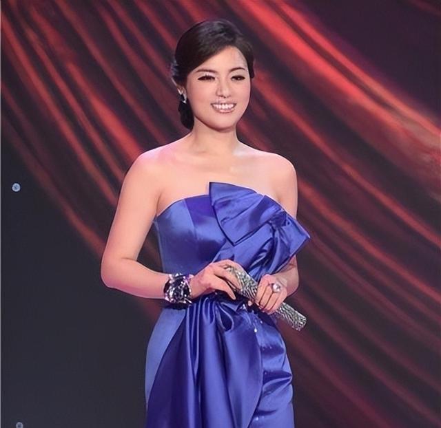 军旅女高音歌唱家华丽转身,成为副厅级文工团副团长