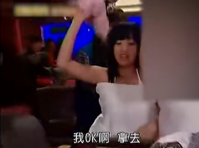 毁三观!陈乔恩满大街找睾丸吃、节目上还当众脱奶罩,太疯狂了!