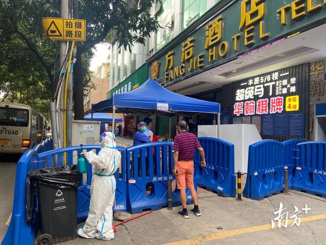 滚动|记者直击广州临时封控管理区,生活物资有序配送