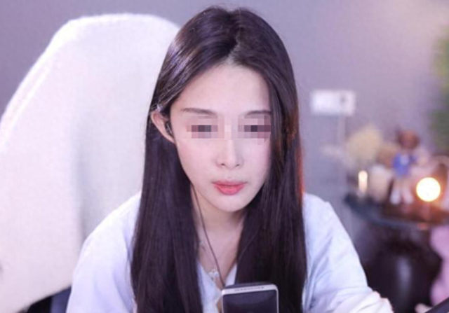 2021年,45岁榜一大哥约24岁美女主播,她的选择却毁了她这一辈子