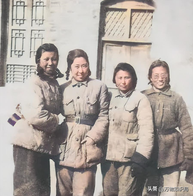 1948年,刘少奇和王光美结婚照,那年她27岁,妥妥一个大美女