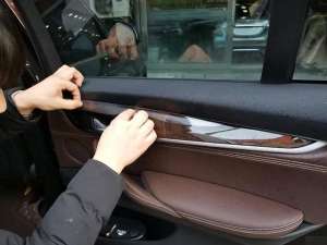 汽车内饰贴纸(汽车内饰有必要贴膜吗？)