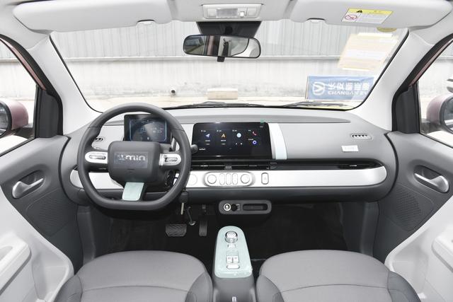 建议家里第二辆车买纯电动,推荐这两款,颜值高、品牌强,还不贵