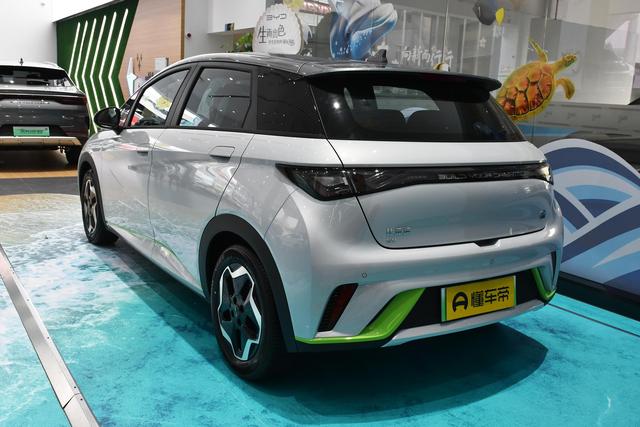 建议家里第二辆车买纯电动,推荐这两款,颜值高、品牌强,还不贵