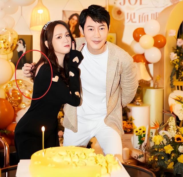 毁三观!陈乔恩满大街找睾丸吃、节目上还当众脱奶罩,太疯狂了!