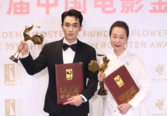 美胸美腿美背,金鸡奖女星疯狂抢镜,影后却是低调的奚美娟