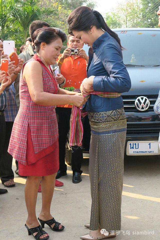 泰国第一美女总理英拉拜佛逛早市 最新高清靓照30张