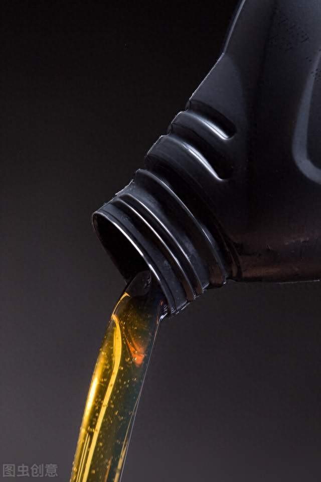 汽车机油为什么不能加摩托车,对摩托车有什么损耗和影响?