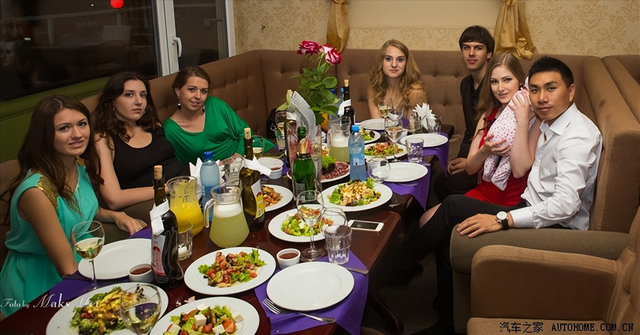 河北小伙娶小12岁乌克兰绝色美女,结婚11年后,妻子出轨波兰农民