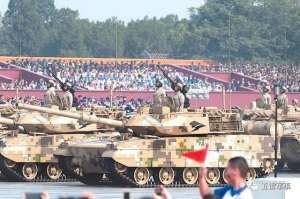 黑豹汽车国4(15式轻型坦克立功中国“黑豹”开上高原，直抵西北雪山)