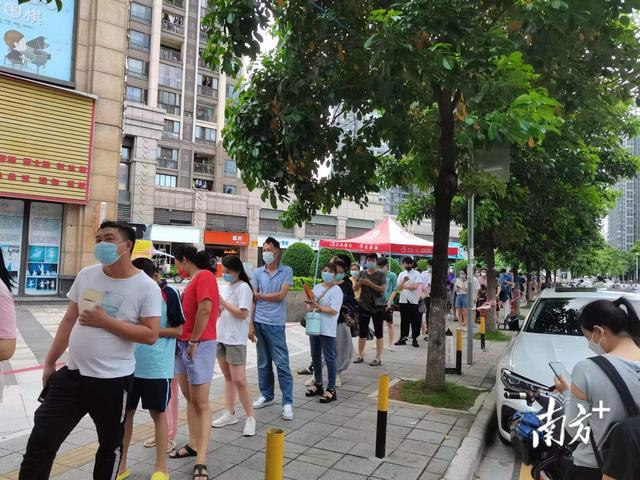 滚动|记者直击广州临时封控管理区,生活物资有序配送