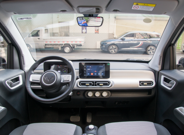 五菱宏光MINIEV第三代马卡龙联名闲鱼,呆萌可爱,售价4.68万!