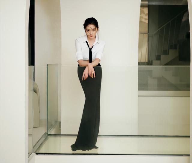 美胸美腿美背,金鸡奖女星疯狂抢镜,影后却是低调的奚美娟