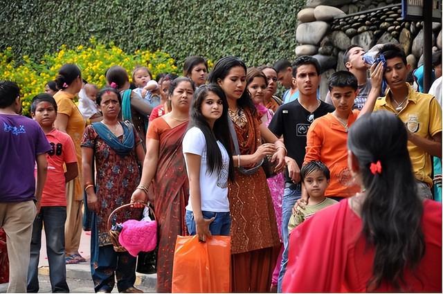 尼泊尔美女,为爱嫁到中国江西,丈夫结婚花18万尼泊尔卢比买黄金