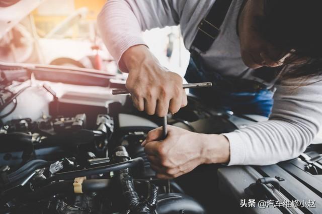 汽车熄火的状态下踩油门,汽油真的会进入发动机吗?