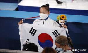 美女脱袜子(韩国体操美女穿袜子上领奖台获赞当时只穿了拖鞋，不能丢失礼仪)