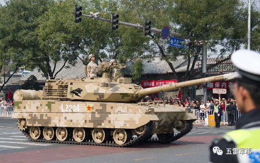 15式轻型坦克立功!中国“黑豹”开上高原,直抵西北雪山