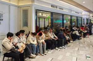 齐鲁汽车生活广场(消费起新风 烟火气升腾——山东济南新春消费一线见闻)