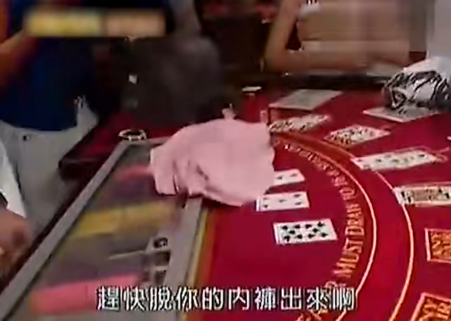 毁三观!陈乔恩满大街找睾丸吃、节目上还当众脱奶罩,太疯狂了!