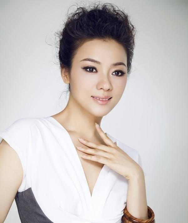 军旅女高音歌唱家华丽转身,成为副厅级文工团副团长