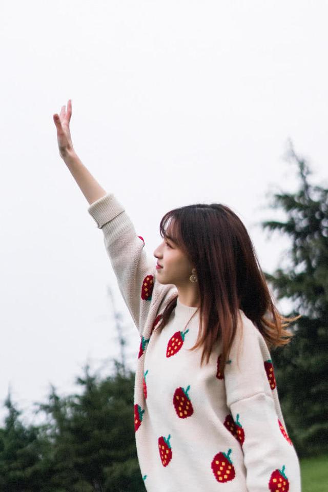 草莓少女写真,娇羞可爱少女感十足