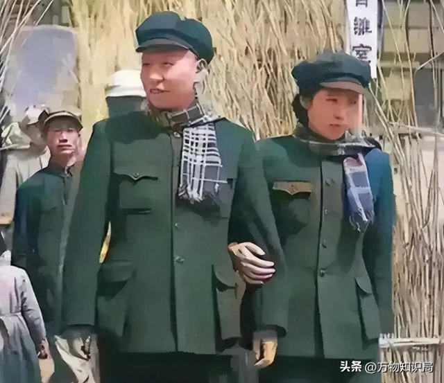 1948年,刘少奇和王光美结婚照,那年她27岁,妥妥一个大美女
