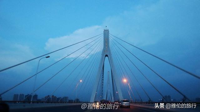 湖北荆州到湖南岳阳,得坐10分钟轮渡过长江跨省?一辆小车30元