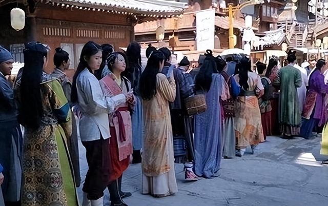 人气爆棚!20万美女齐聚,露点床戏吻戏一网打尽!