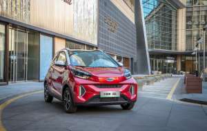 汽车有蚂蚁(续航408km 自动泊车 全铝车身……小蚂蚁20万蚁粉款为什么这么强)