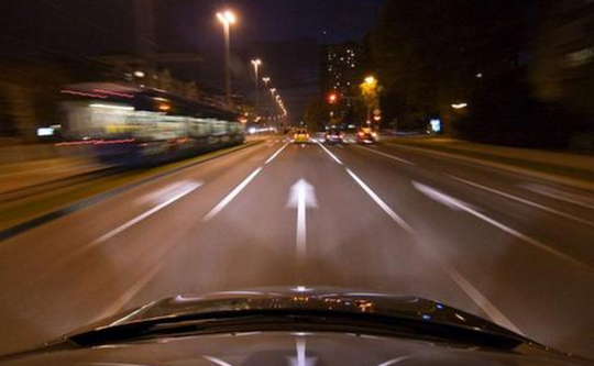 夜间开车有这5条技巧 新手快点看过来！